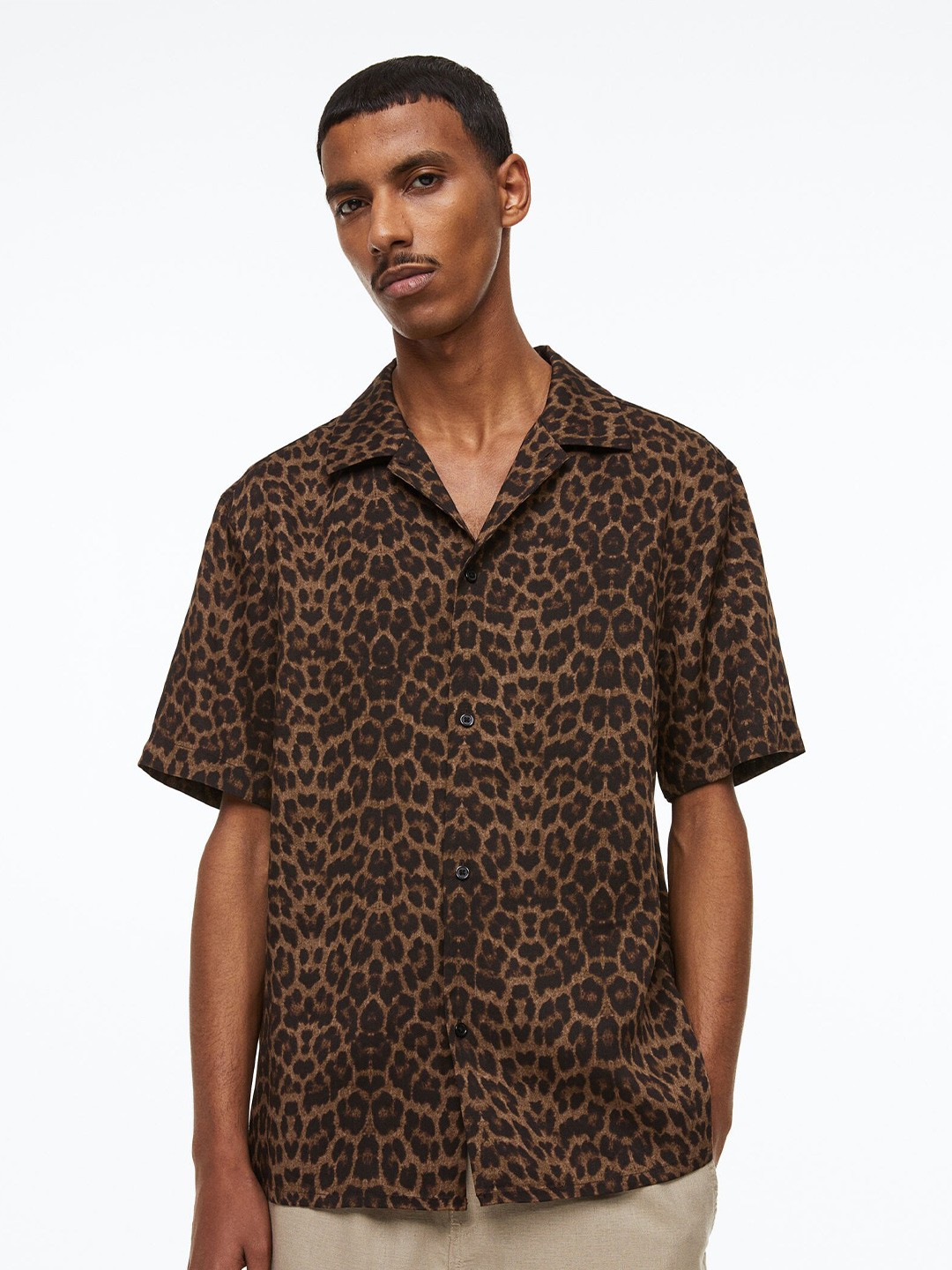 

H&M Men Regular Fit Lyocell Short-Sleeved Shirt, Brown