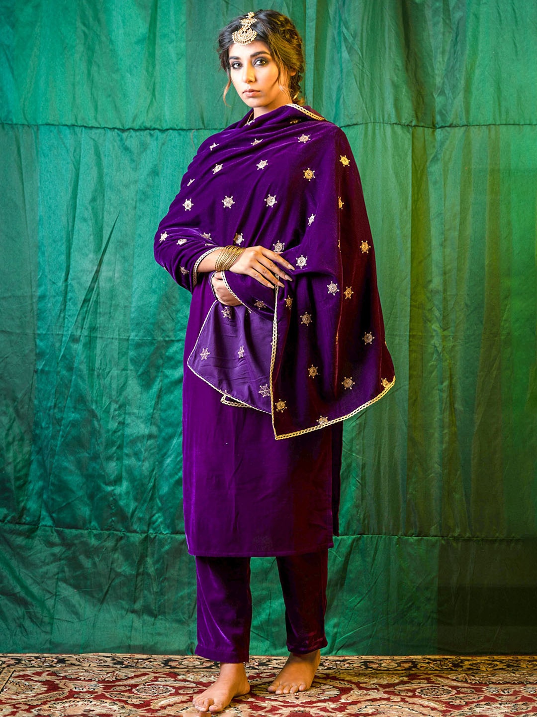 

NANGALIA RUCHIRA Women Embroidery Velvet Shawl, Purple
