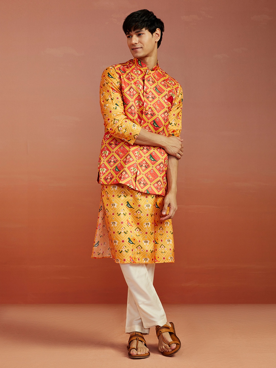 

VASTRAMAY Men Mustard Yellow Floral Printed Kurta with Pyjamas