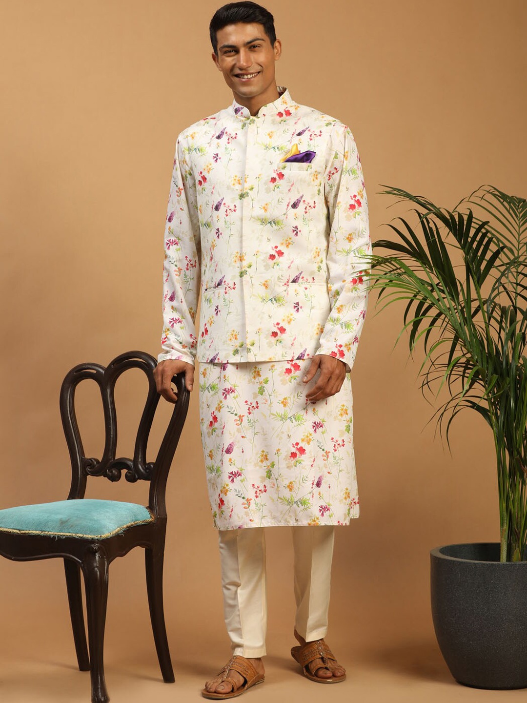 

VASTRAMAY Men Floral Printed Kurta with Pyjamas & Nehru Jacket, Cream