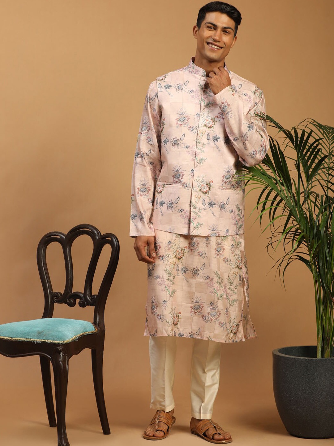 

VASTRAMAY Men Floral Printed Kurta with Pyjamas & Nehru Jacket, Peach