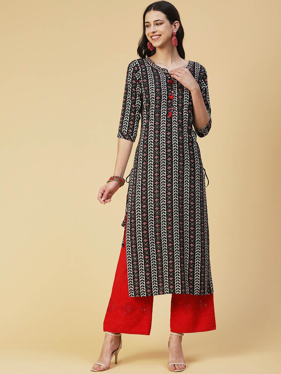 

FASHOR Geometric Printed Notched Neck Kurta, Black