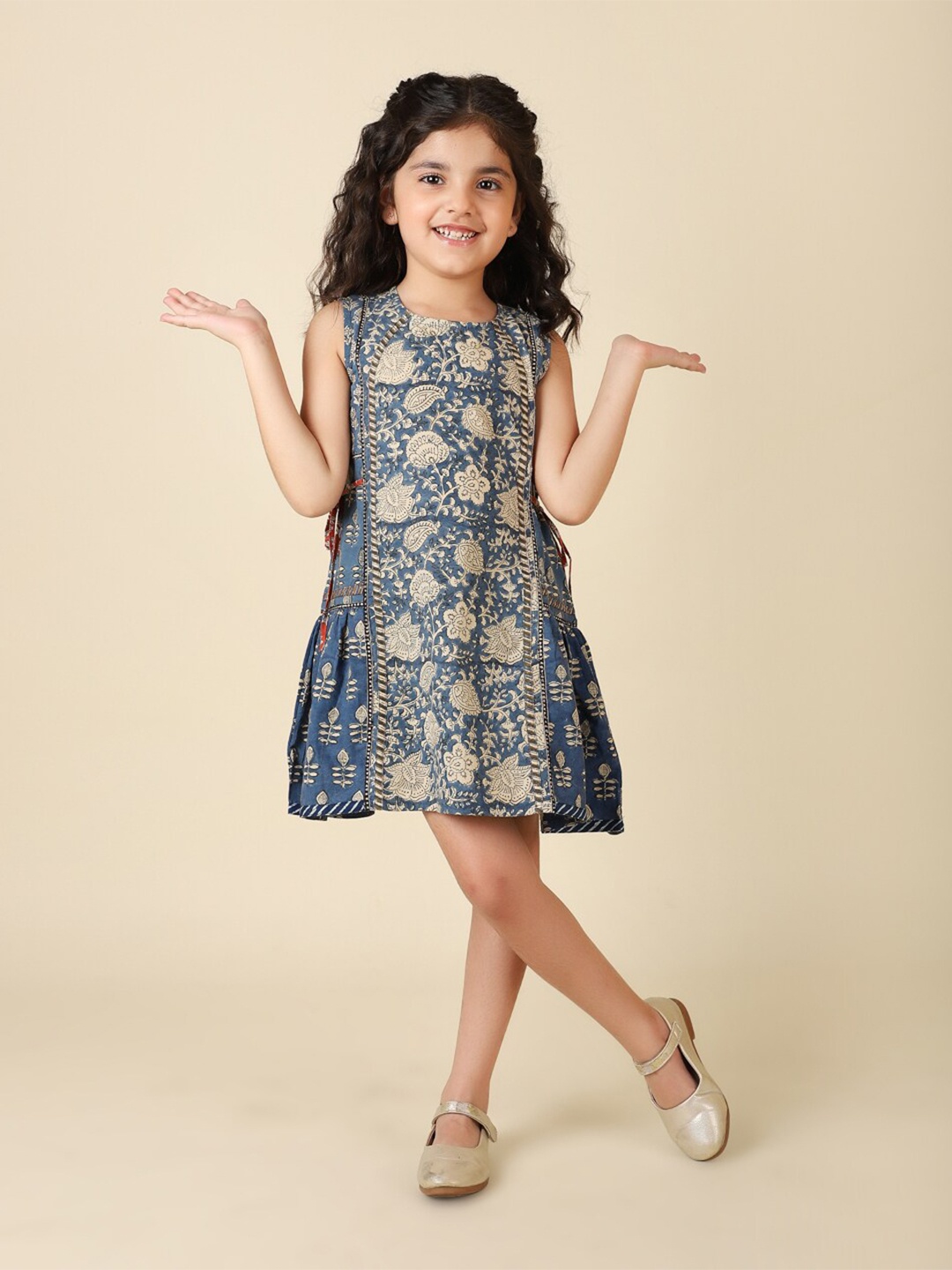 

Fabindia Girls Floral Cotton A-Line Dress, Blue
