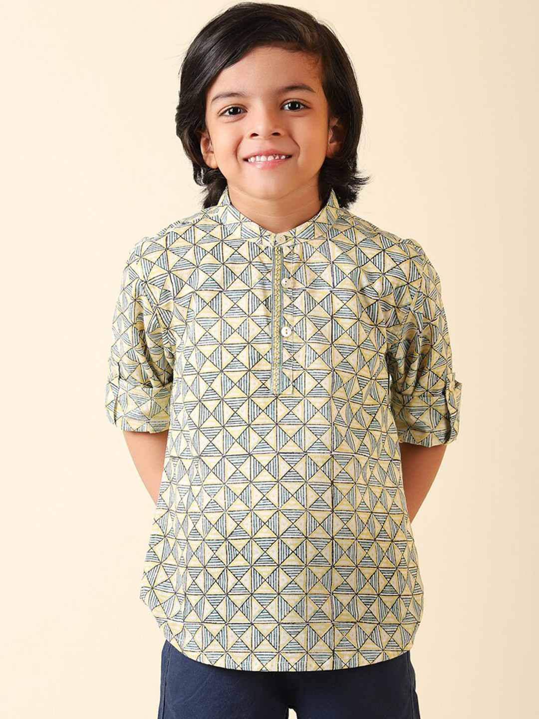 

Fabindia Boys Mandarin Collar Geometric Kurta, Off white