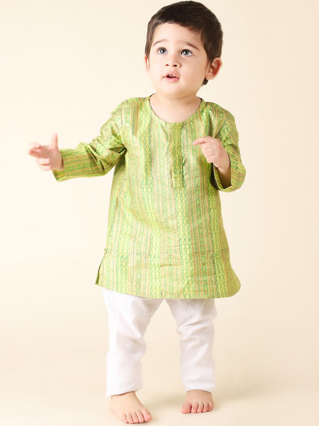 

Fabindia Boys Woven Design Regular Kurta, Green
