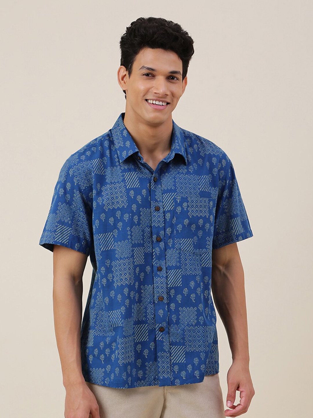 

Fabindia Men Printed Cotton Short Sleeves Casual Shirt, Blue