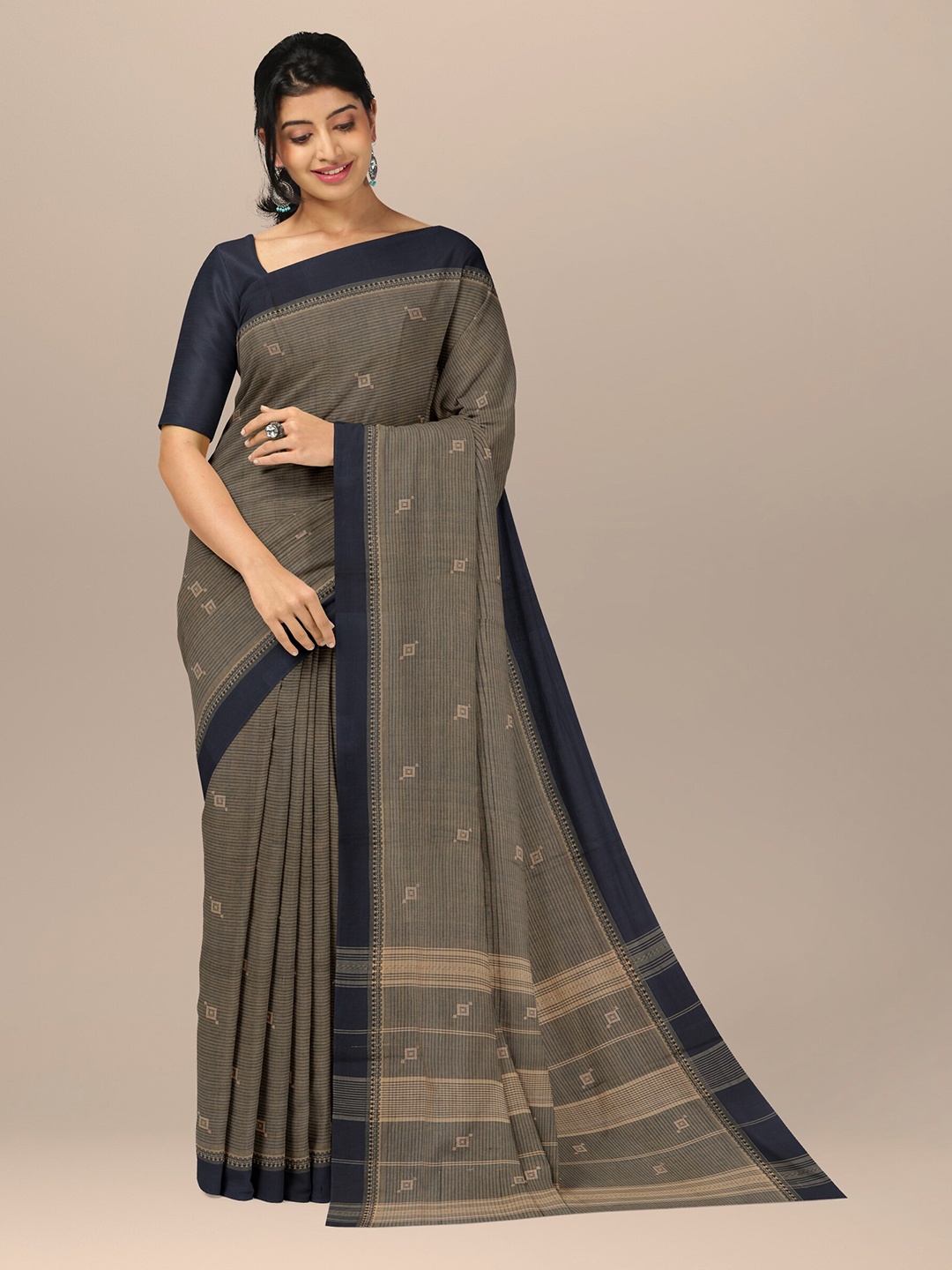 

APCO Ethnic Motifs Pure Cotton Saree, Grey