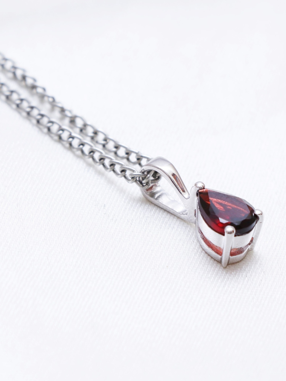 

HIFLYER JEWELS 92.5 Sterling Silver Garnet-Studded Pendant, Red