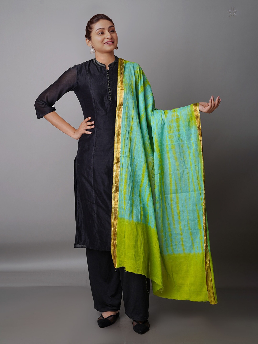 

Unnati Silks Green & Blue Dyed Pure Cotton Shibori Dupatta