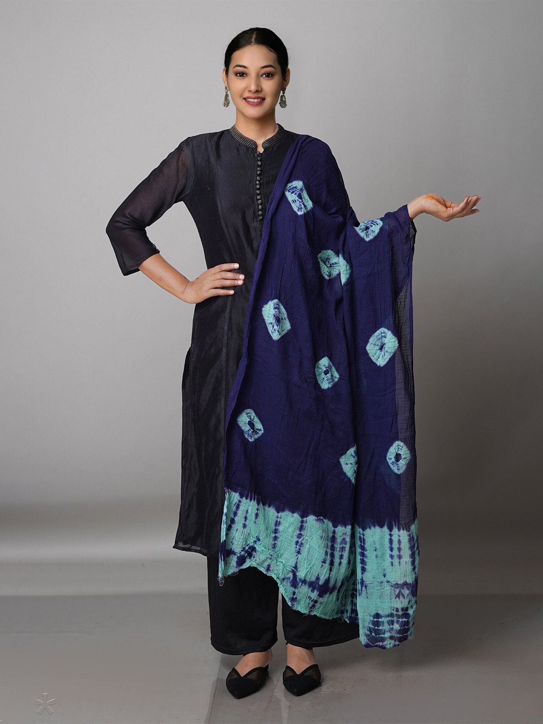 

Unnati Silks Navy Blue Dyed Shibori Dupatta