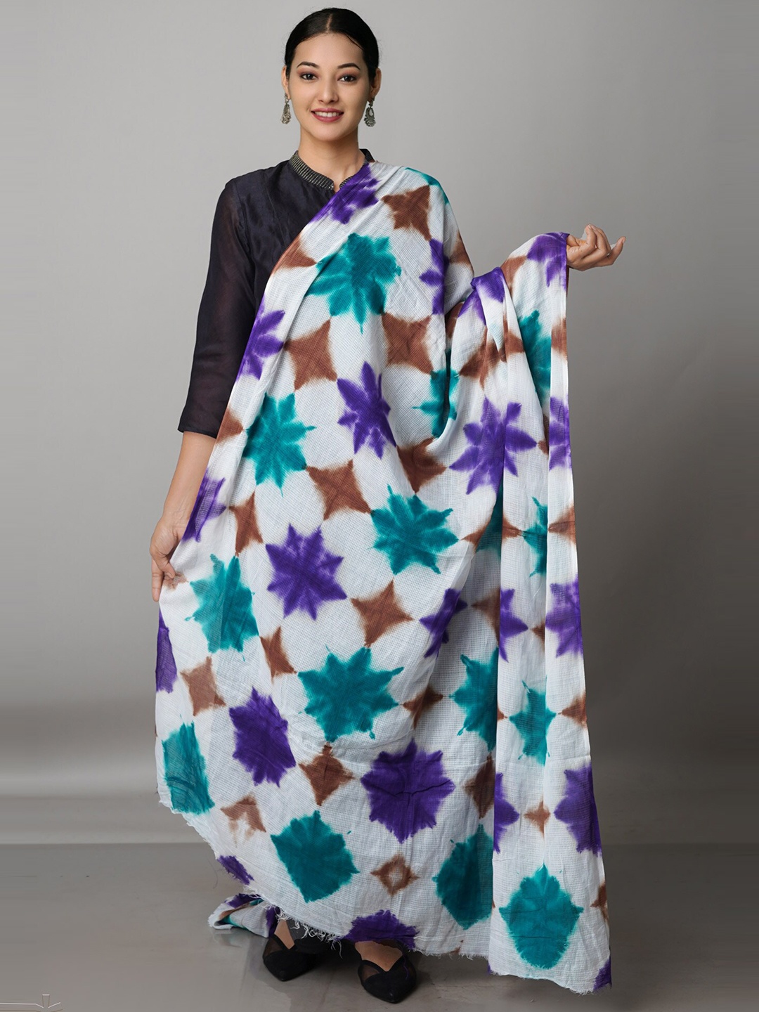 

Unnati Silks White & Blue Dyed Shibori Dupatta