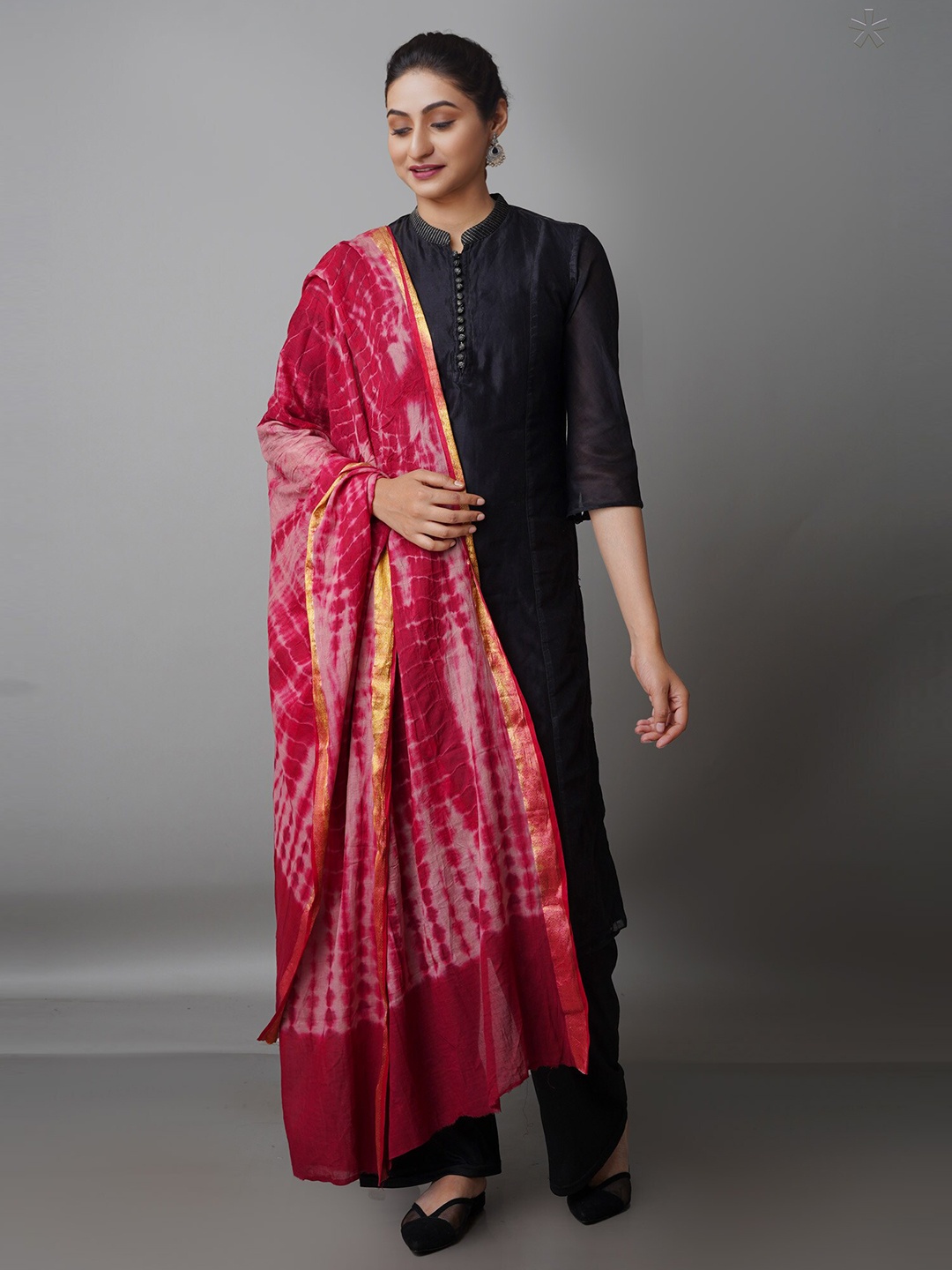 

Unnati Silks Maroon & Gold-Toned Dyed Pure Cotton Shibori Dupatta