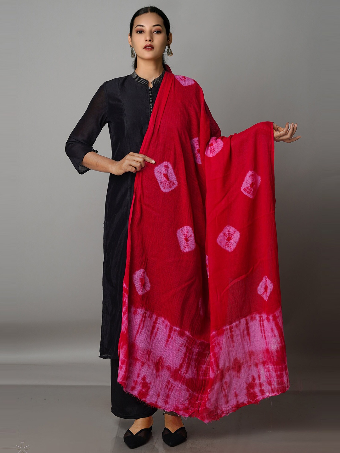 

Unnati Silks Red & Pink Dyed Shibori Dupatta