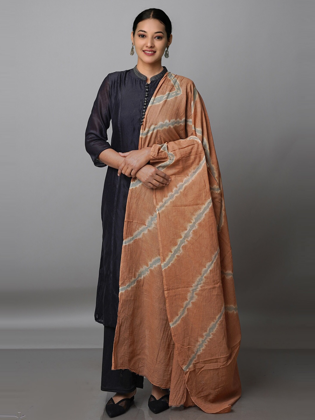 

Unnati Silks Peach-Coloured & Grey Striped Pure Cotton Shibori Dupatta