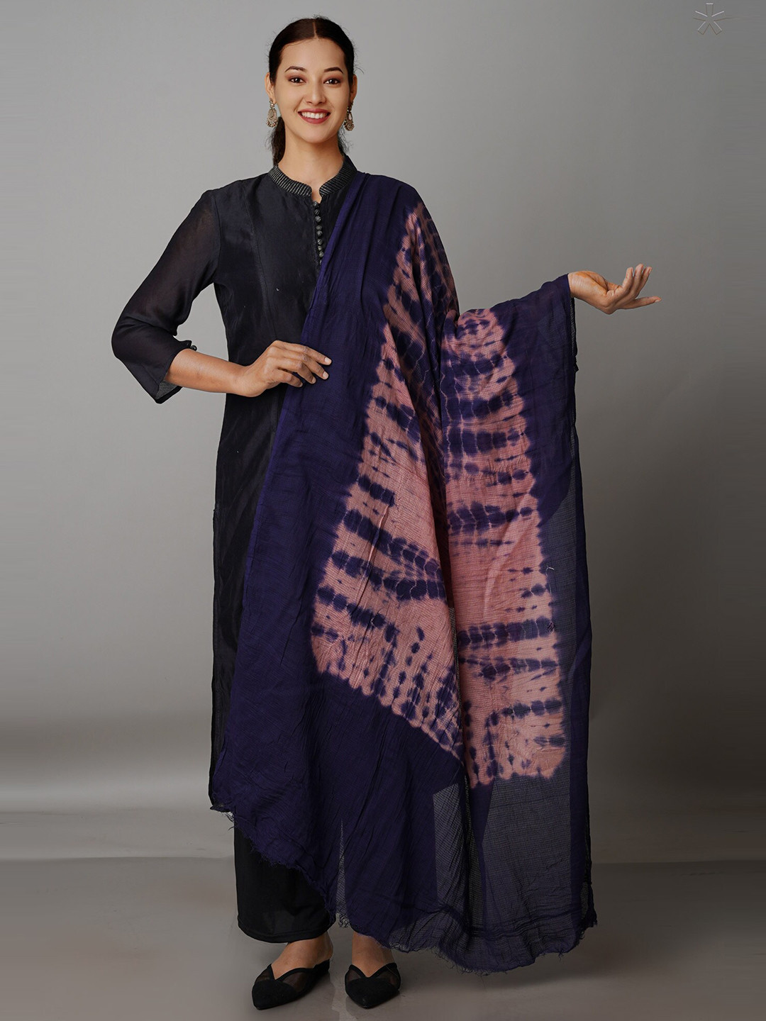 

Unnati Silks Navy Blue & Pink Ombre Dyed Shibori Dupatta