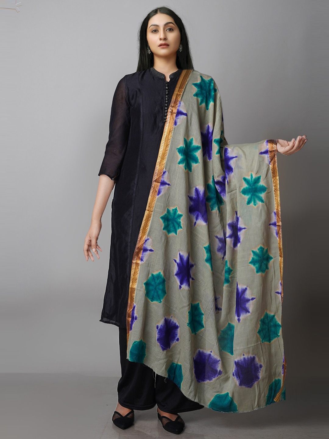 

Unnati Silks Grey & Blue Dyed Pure Cotton Shibori Dupatta