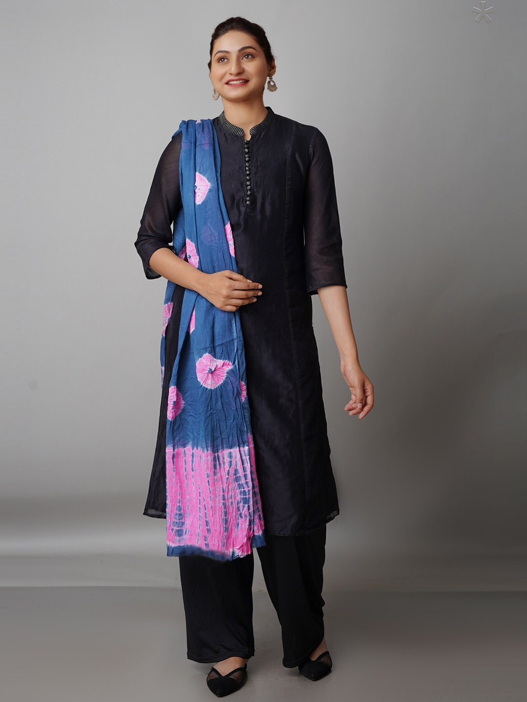 

Unnati Silks Blue & Pink Dyed Pure Cotton Shibori Dupatta
