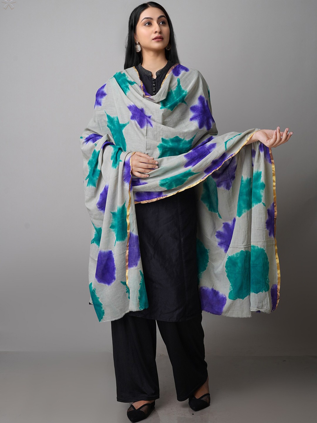 

Unnati Silks Grey & Blue Dyed Pure Cotton Shibori Dupatta
