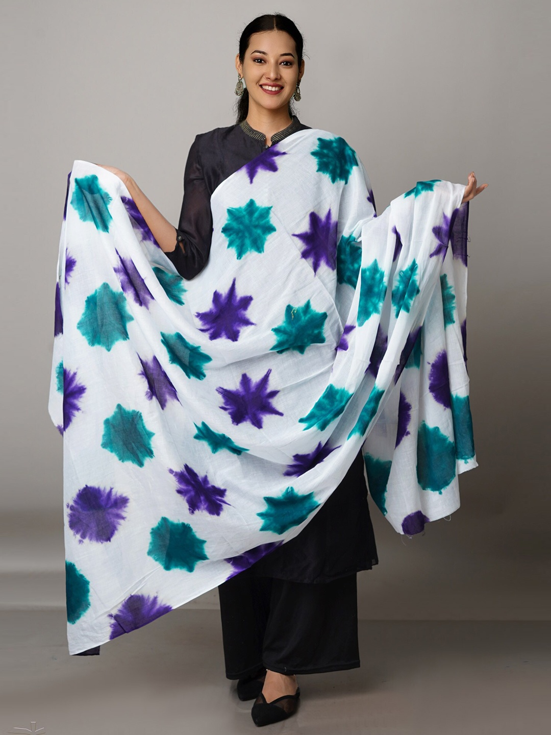

Unnati Silks White & Purple Dyed Pure Cotton Shibori Dupatta