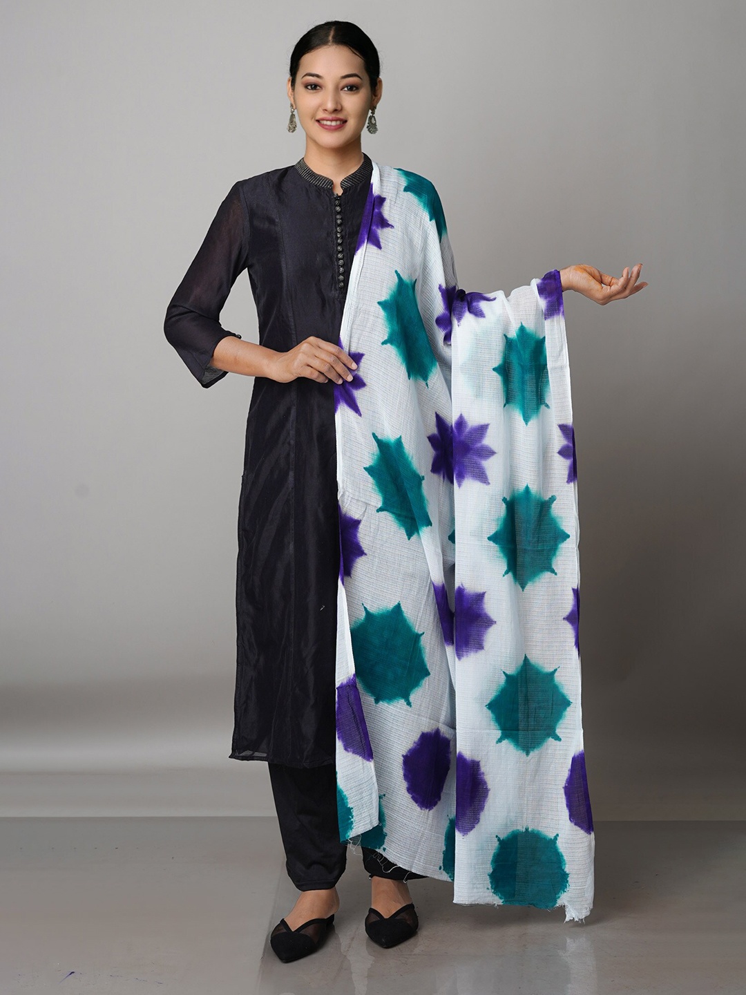 

Unnati Silks White & Purple Ombre Dyed Shibori Dupatta