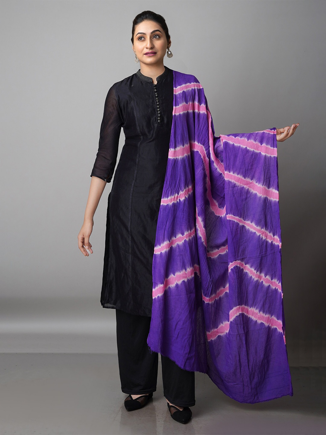 

Unnati Silks Violet & Pink Ombre Dyed Pure Cotton Shibori Dupatta