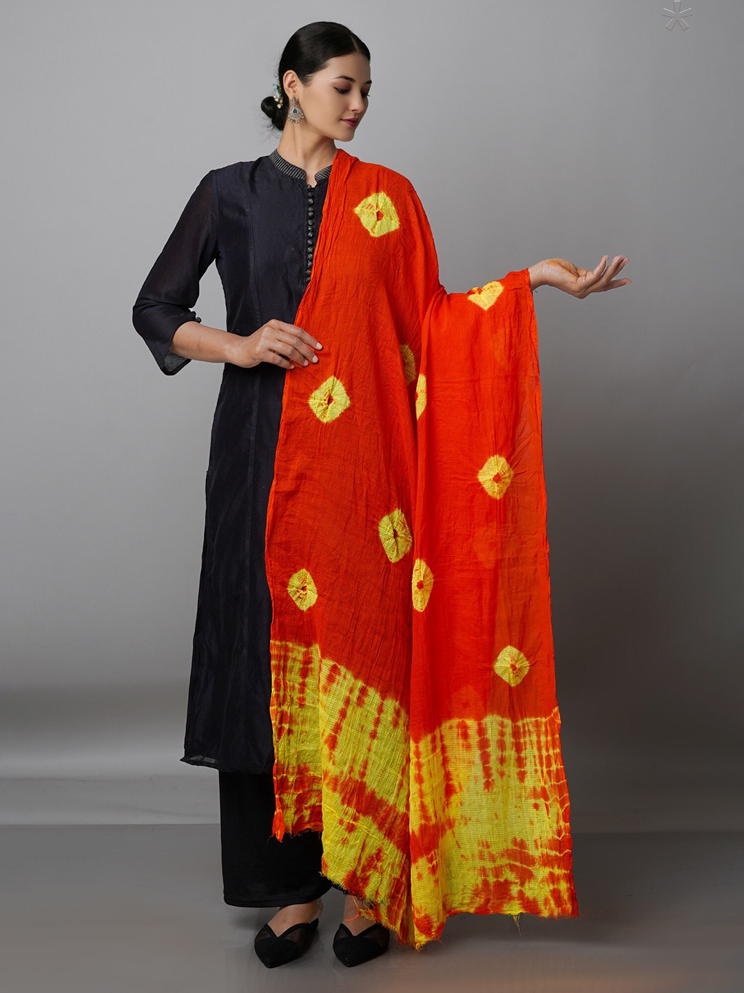

Unnati Silks Orange & Green Ombre Dyed Shibori Dupatta