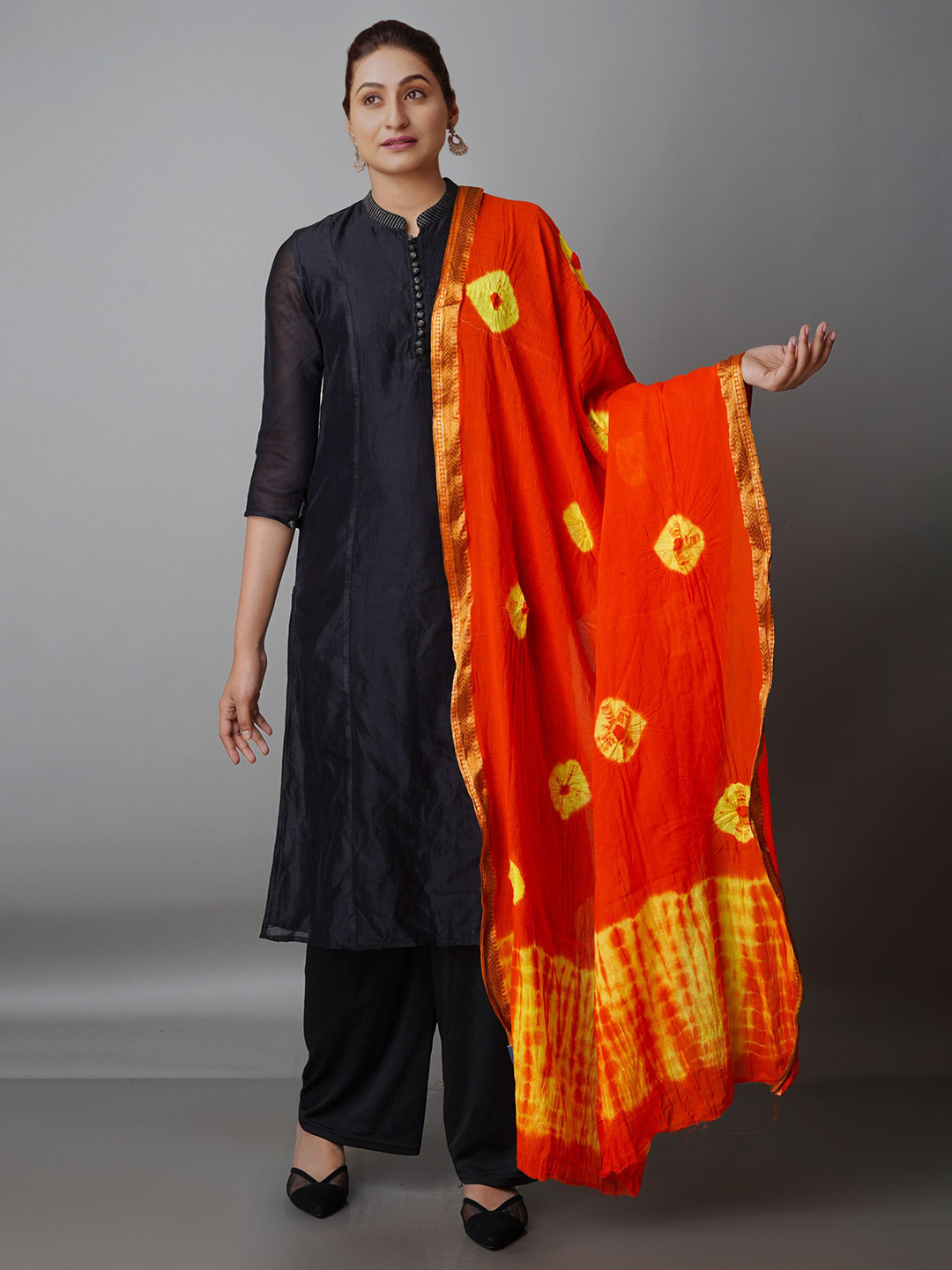 

Unnati Silks Orange & Yellow Dyed Pure Cotton Shibori Dupatta