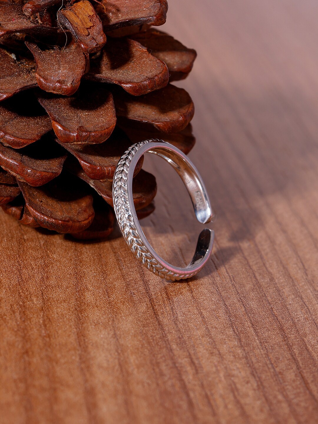 

GIVA 925 Stones Studded Classic Finger Ring, Silver