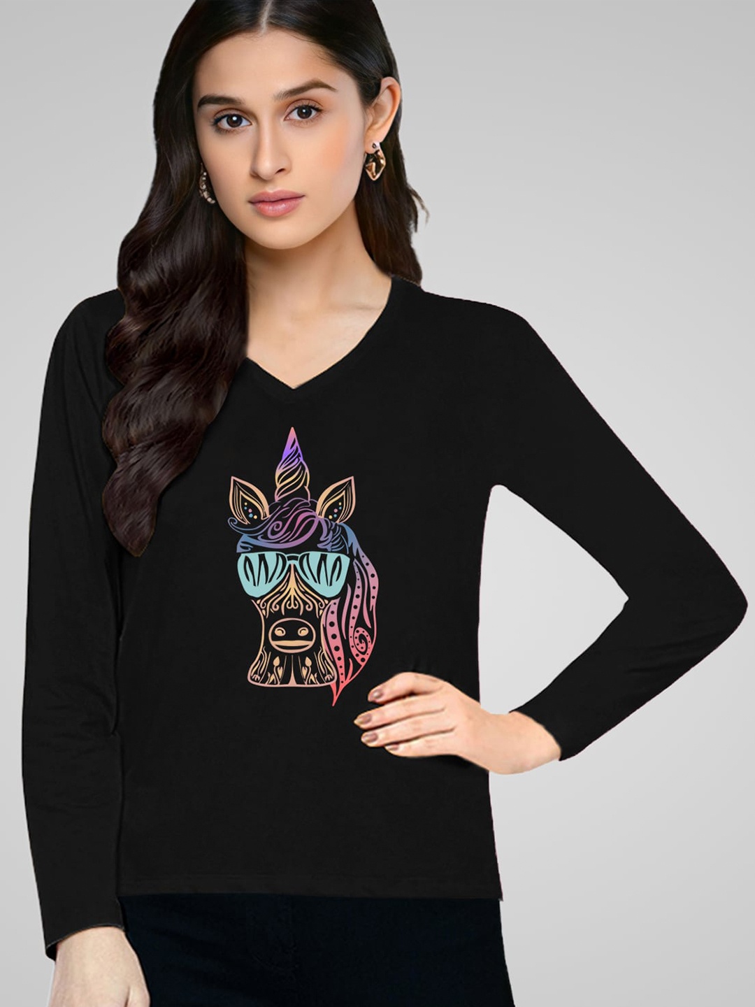 

Pootlu Women Black Cotton Printed V-Neck T-shirt