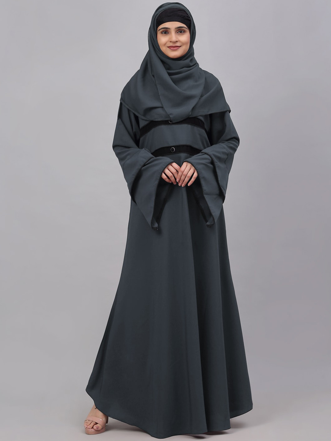 

KLOTTHE Embellished Detail Burqa With Scarf, Grey