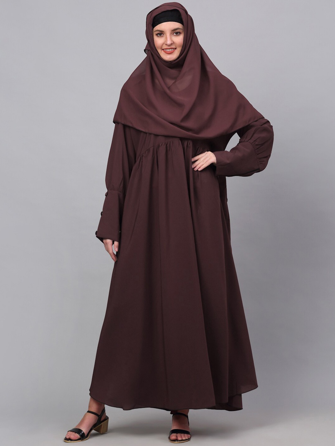 

KLOTTHE Embellished Detail Burqa With Scarf, Maroon