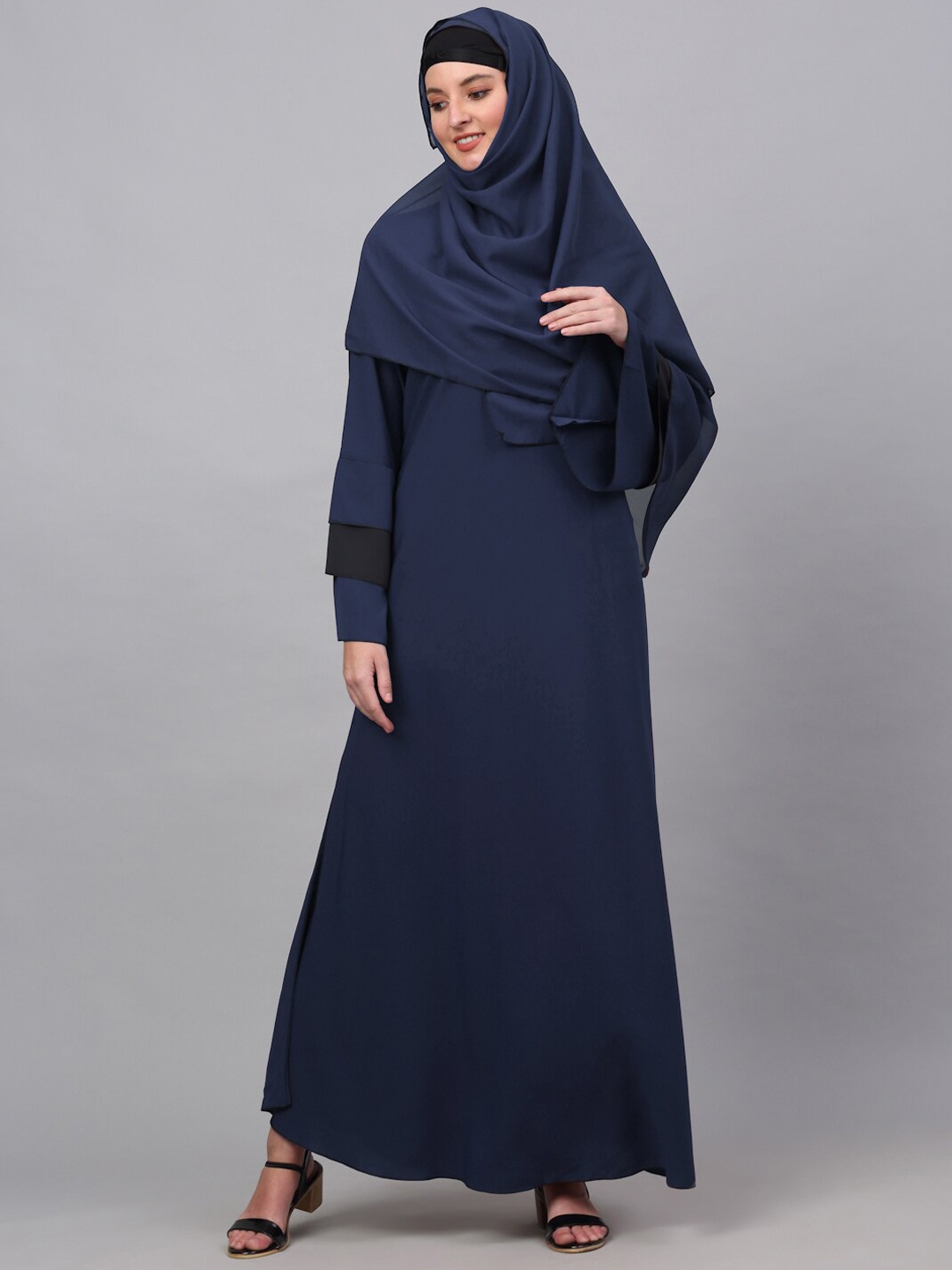 

KLOTTHE Embellished Detail Burqa With Scarf, Blue