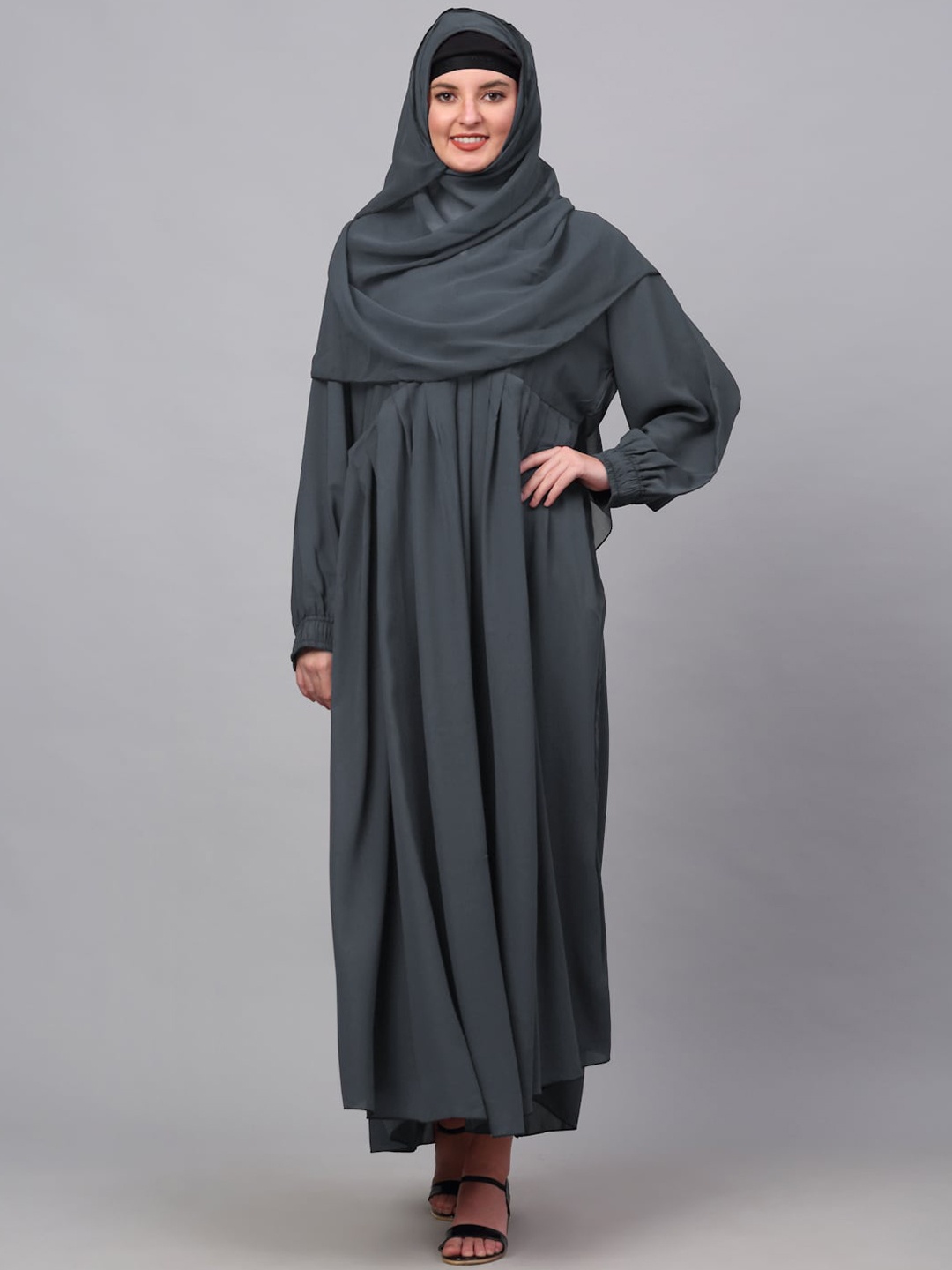 

KLOTTHE Embellished Detail Burqa With Scarf, Grey