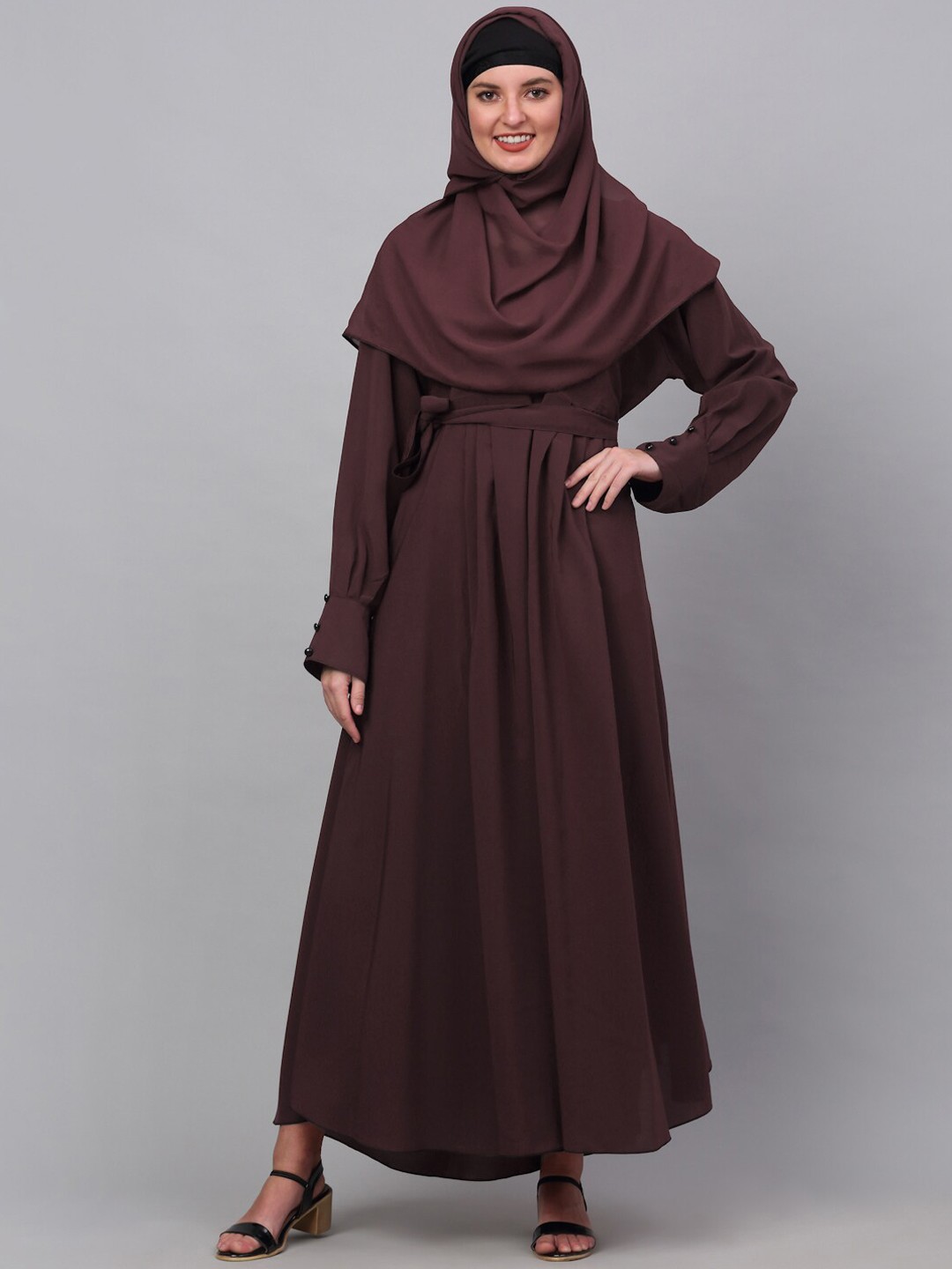 

KLOTTHE Embellished Detail Burqa With Scarf, Maroon