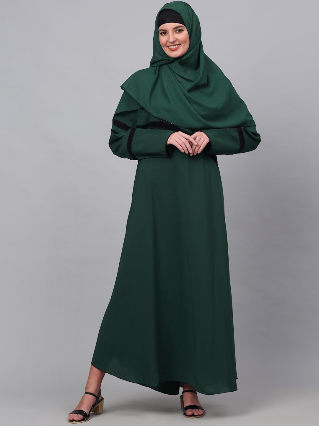 

KLOTTHE Embellished Detail Burqa With Scarf, Green