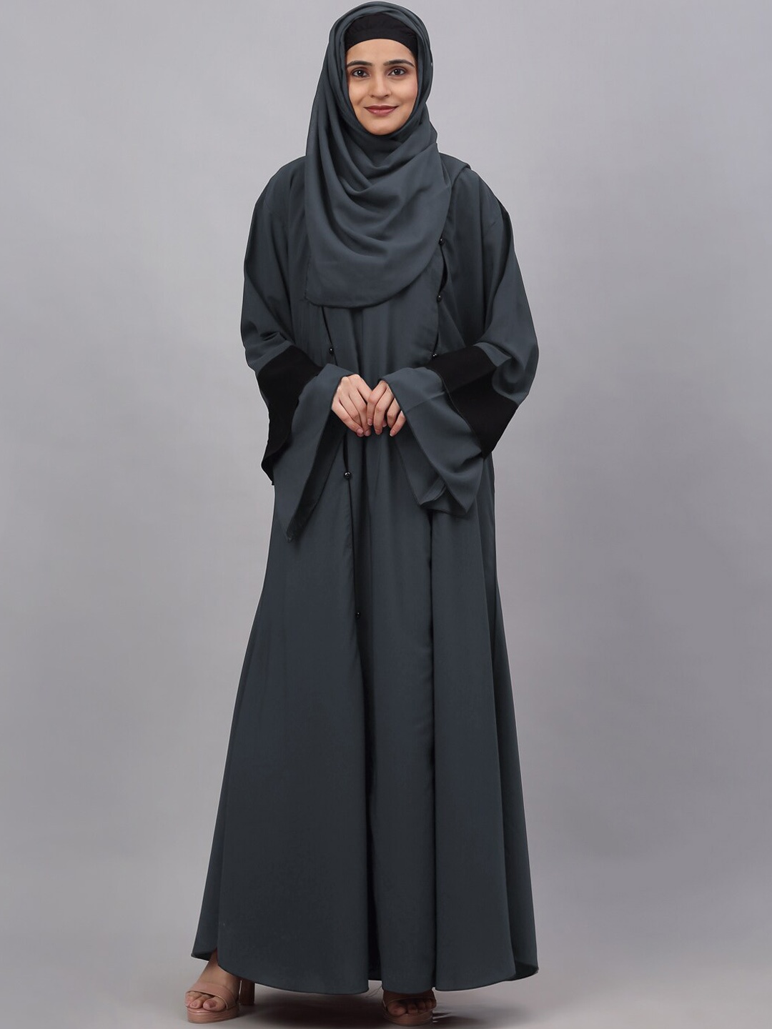 

KLOTTHE Embellished Detail Burqa With Scarf, Grey
