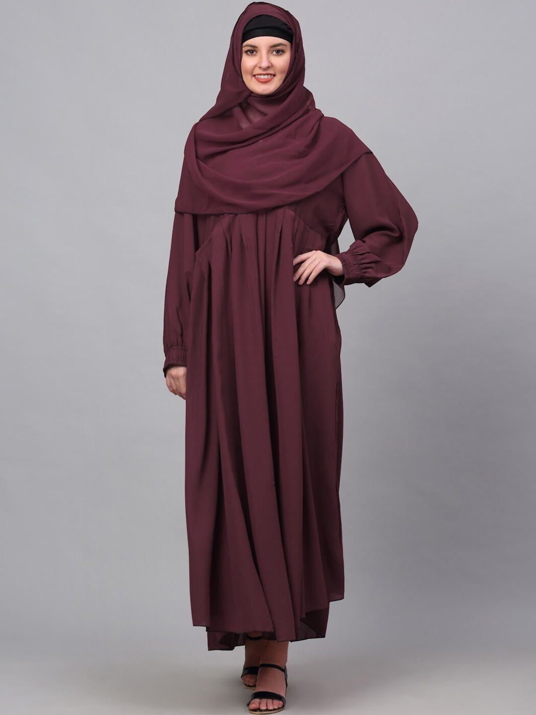 

KLOTTHE Embellished Detail Burqa With Scarf, Maroon