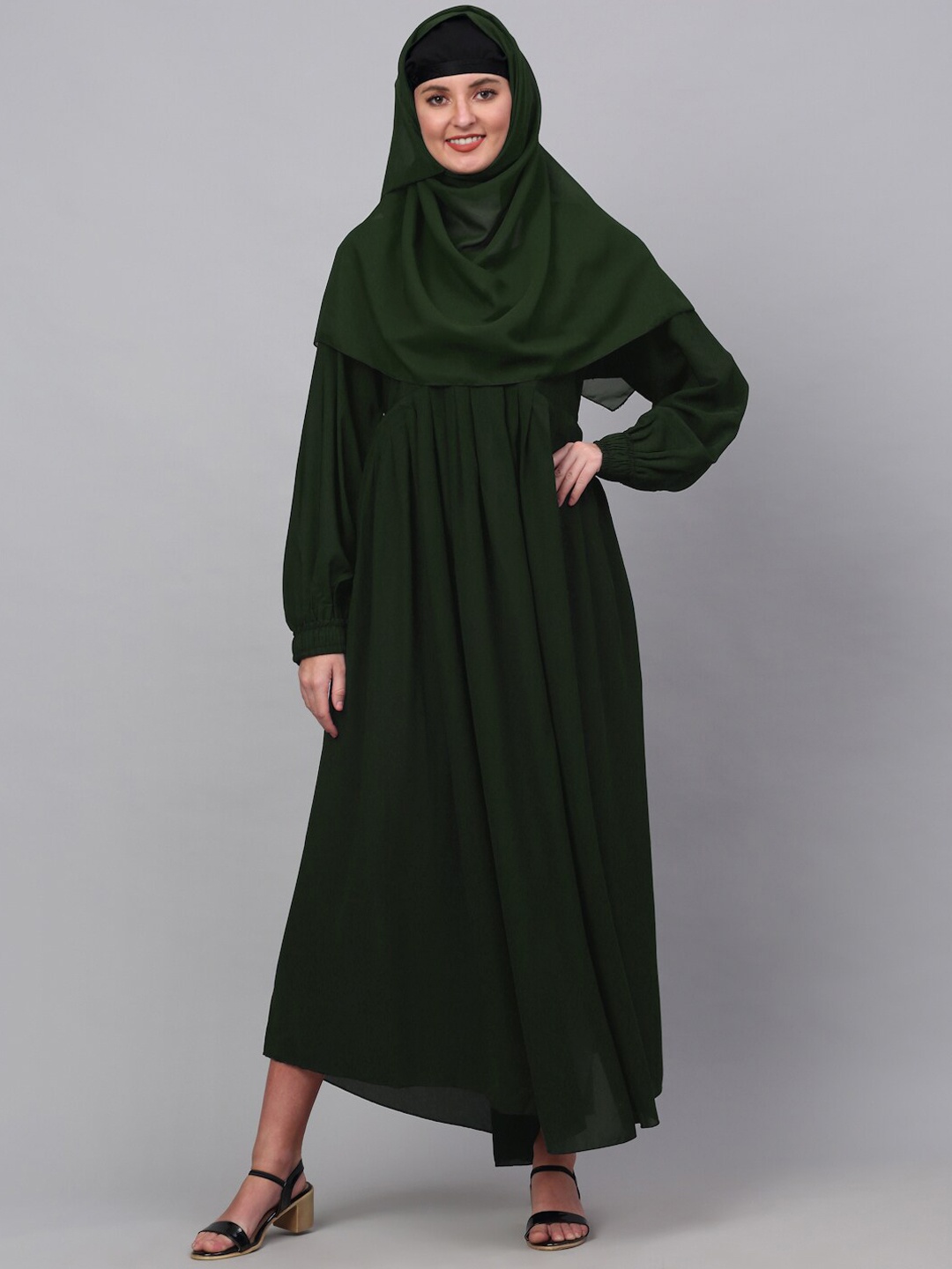 

KLOTTHE Embellished Detail Burqa With Scarf, Olive