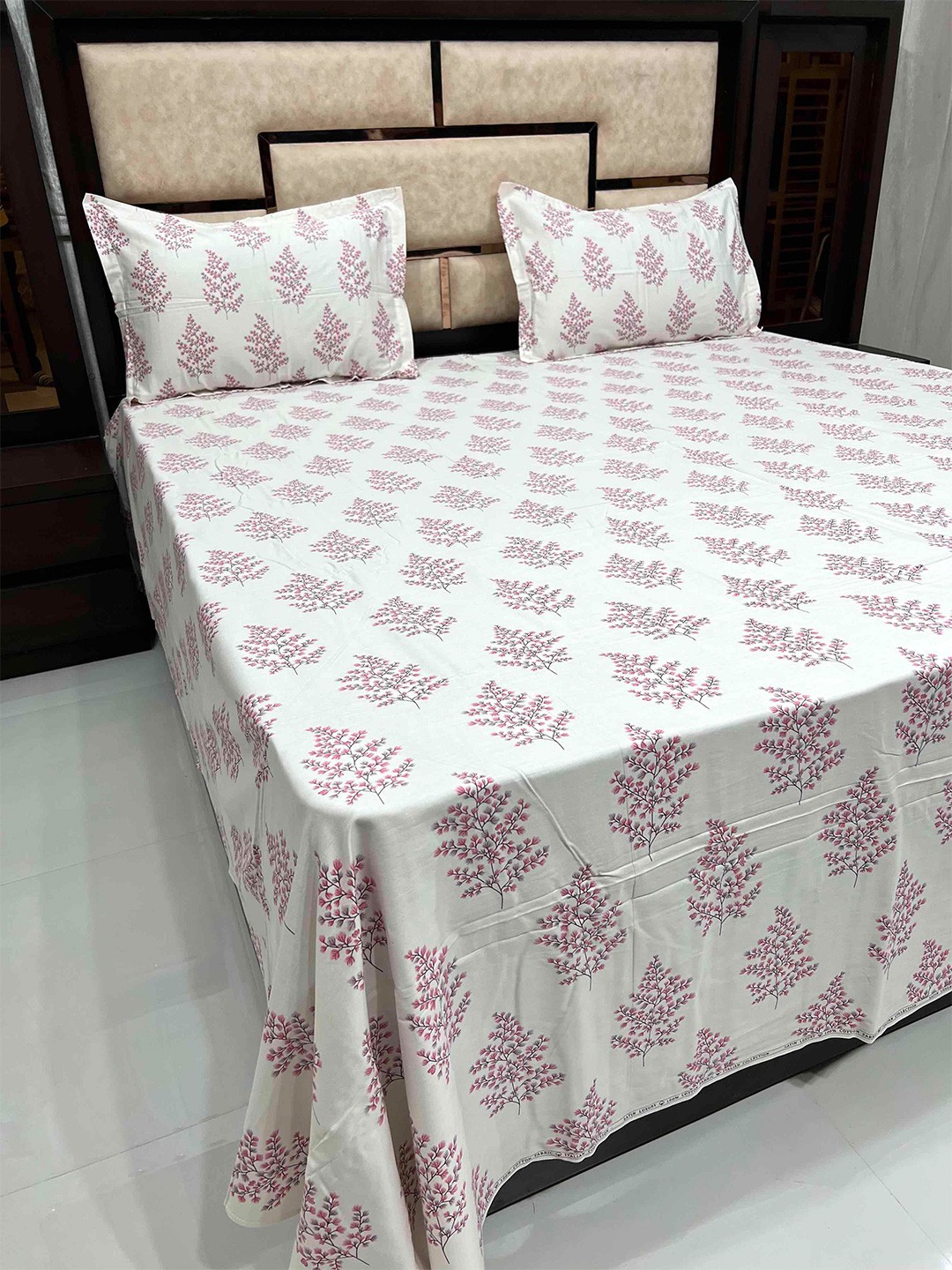 

Pure Decor Mansion White & Pink Floral 400 TC Pure Cotton King Bedsheet with 2 Pillow Covers