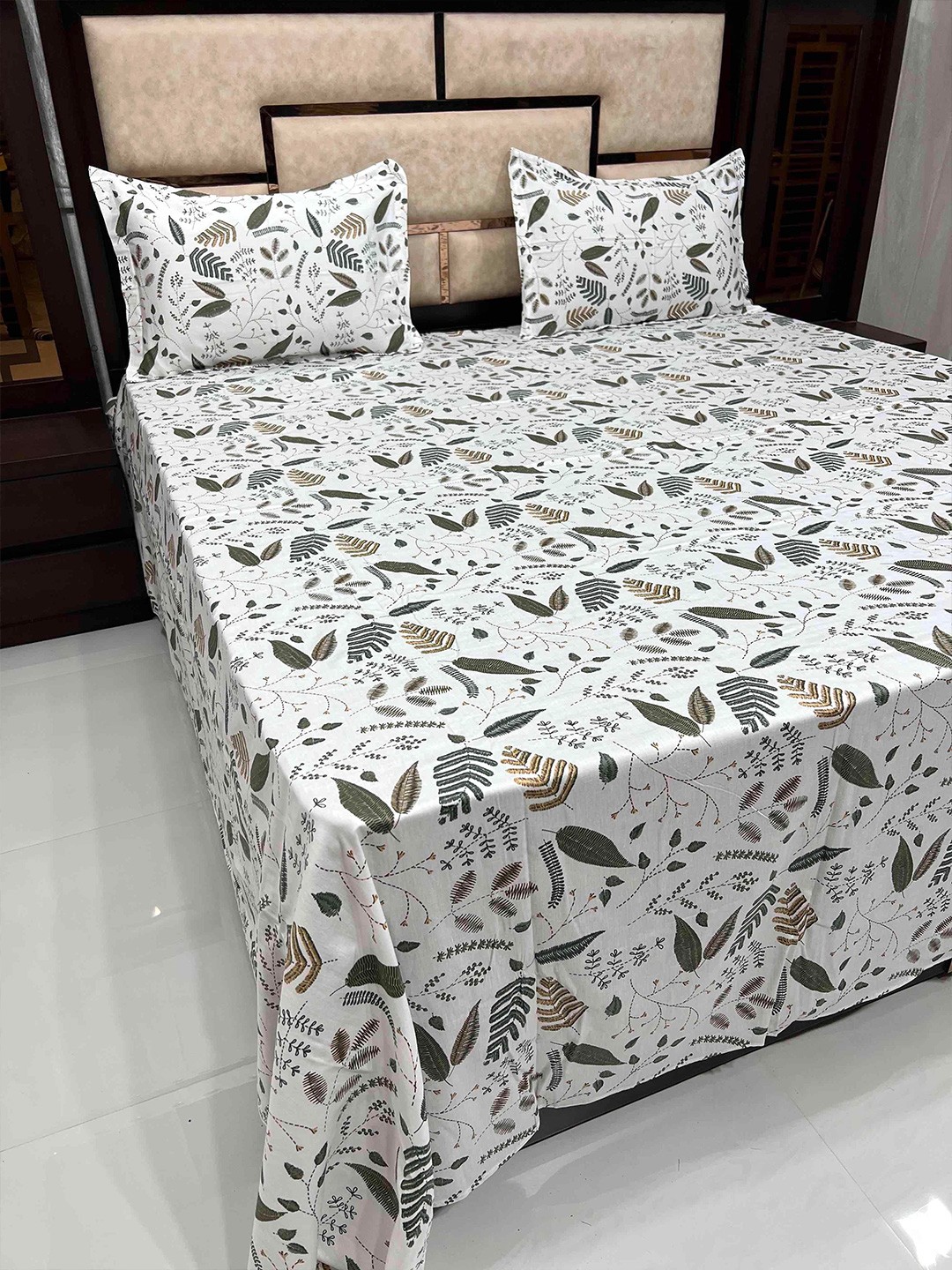 

Pure Decor Mansion Off White & Green Floral 400 TC Pure Cotton King Bedsheet with 2 Pillow Covers