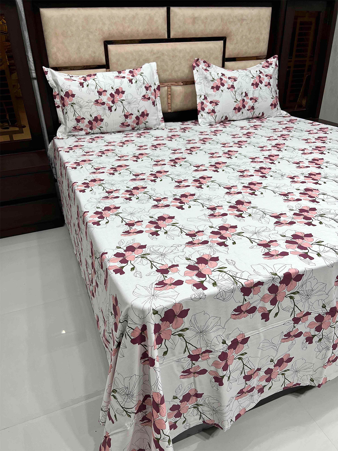 

Pure Decor Mansion White & Maroon Floral 400 TC Pure Cotton King Bedsheet with 2 Pillow Covers