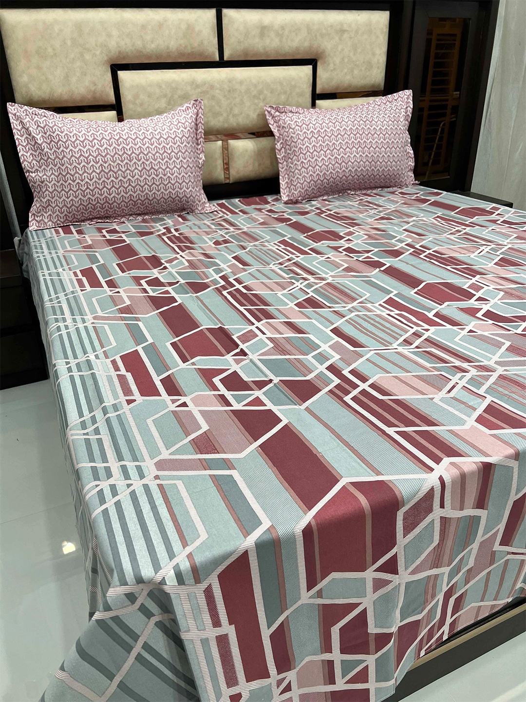 

Pure Decor Passion Red & Grey Geometric 260 TC Pure Cotton Queen Bedsheet with 2 Pillow Covers