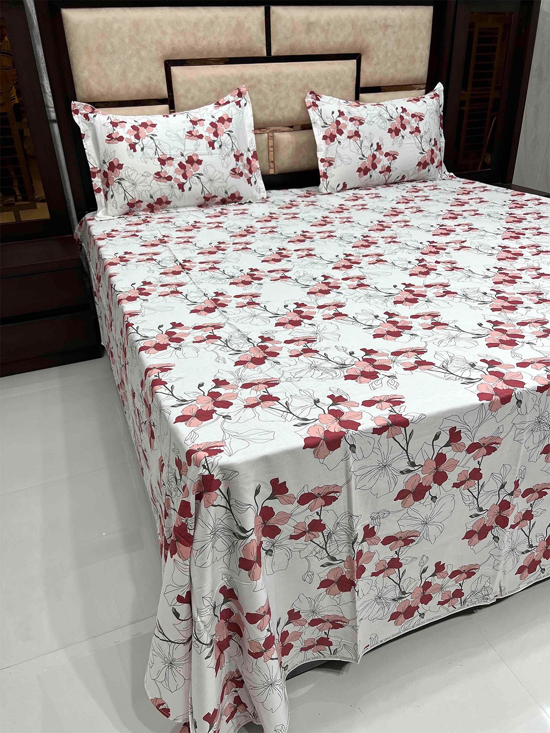 

Pure Decor Mansion White & Red Floral 400 TC Pure Cotton King Bedsheet with 2 Pillow Covers