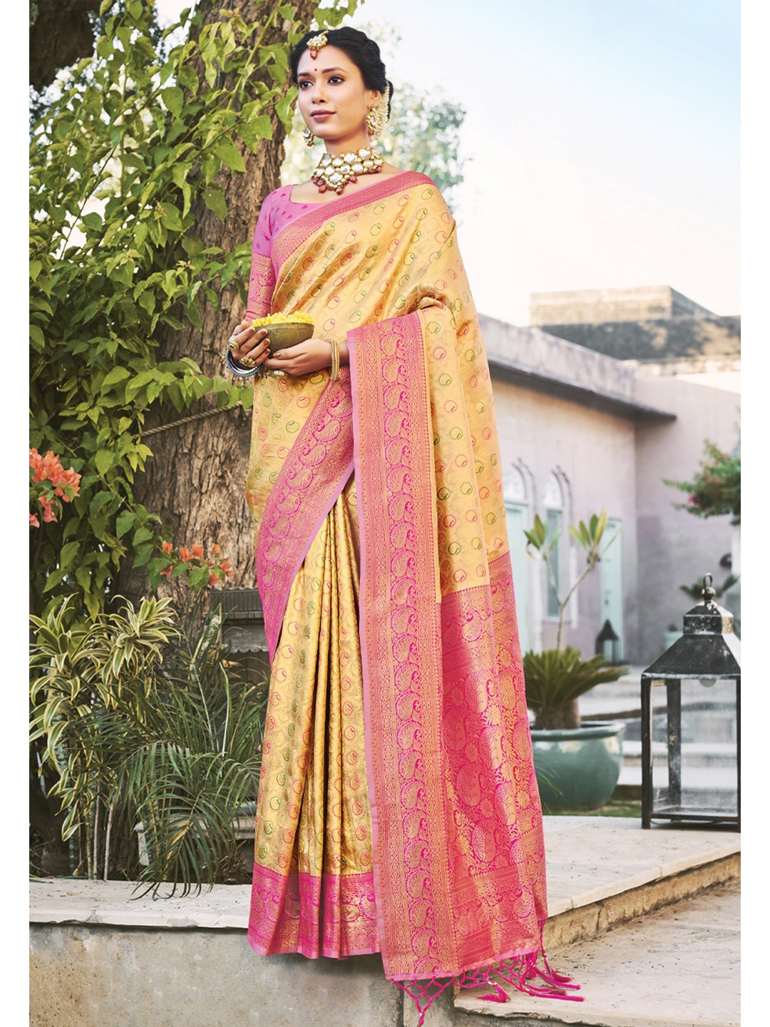 

SANGAM PRINTS Beige & Pink Woven Design Zari Pure Silk Banarasi Saree
