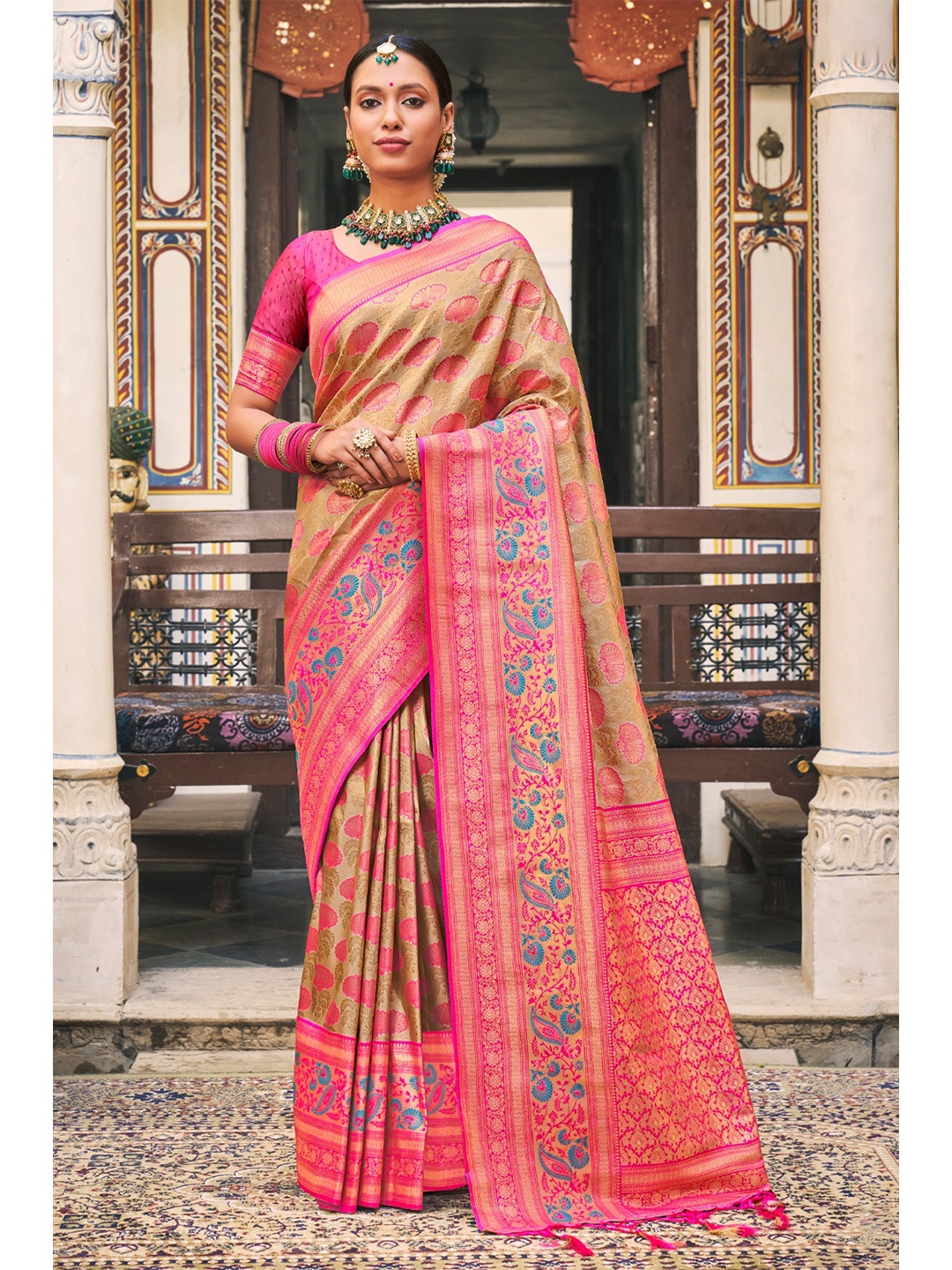 

SANGAM PRINTS Cream-Coloured & Pink Woven Design Zari Pure Silk Banarasi Saree