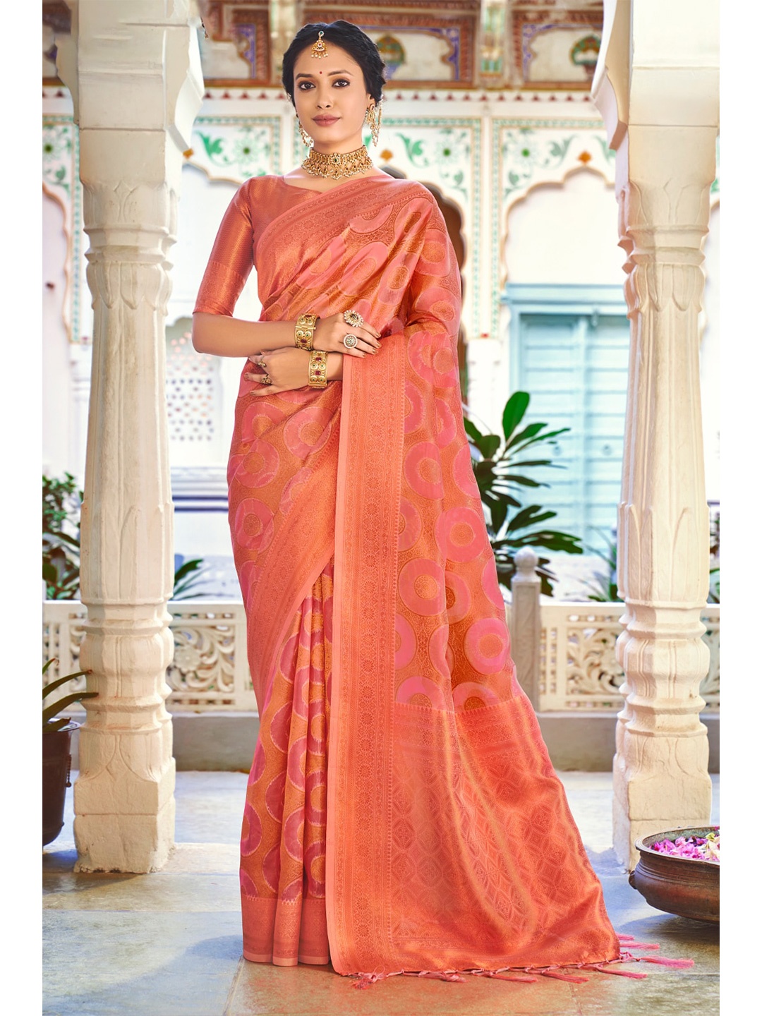 

SANGAM PRINTS Pink & Gold-Toned Woven Design Zari Organza Saree