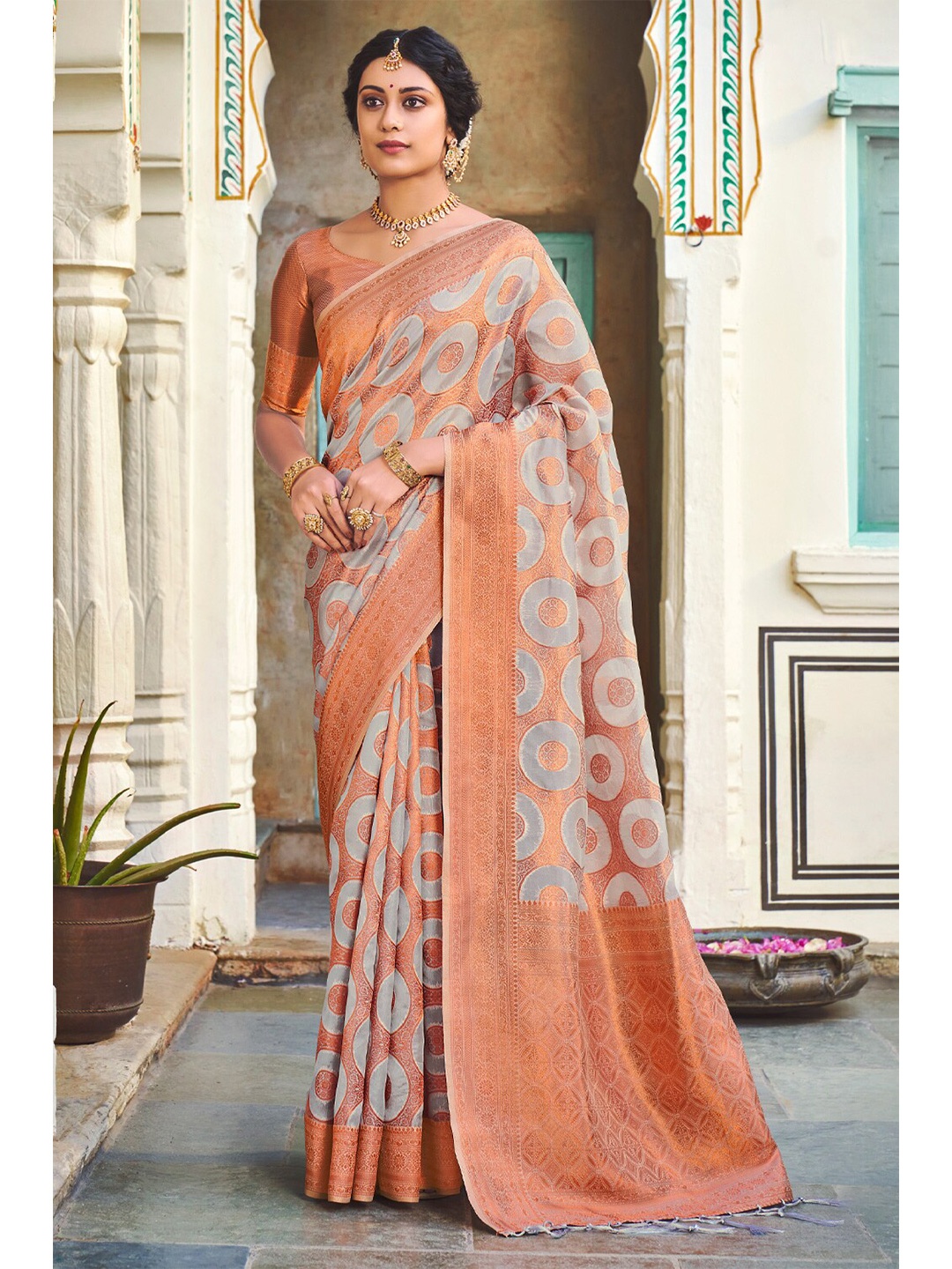 

SANGAM PRINTS Grey & Copper-Toned Woven Design Zari Organza Saree