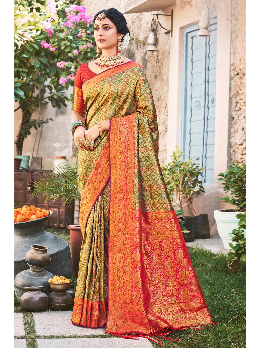 

SANGAM PRINTS Green & Red Woven Design Zari Pure Silk Banarasi Saree