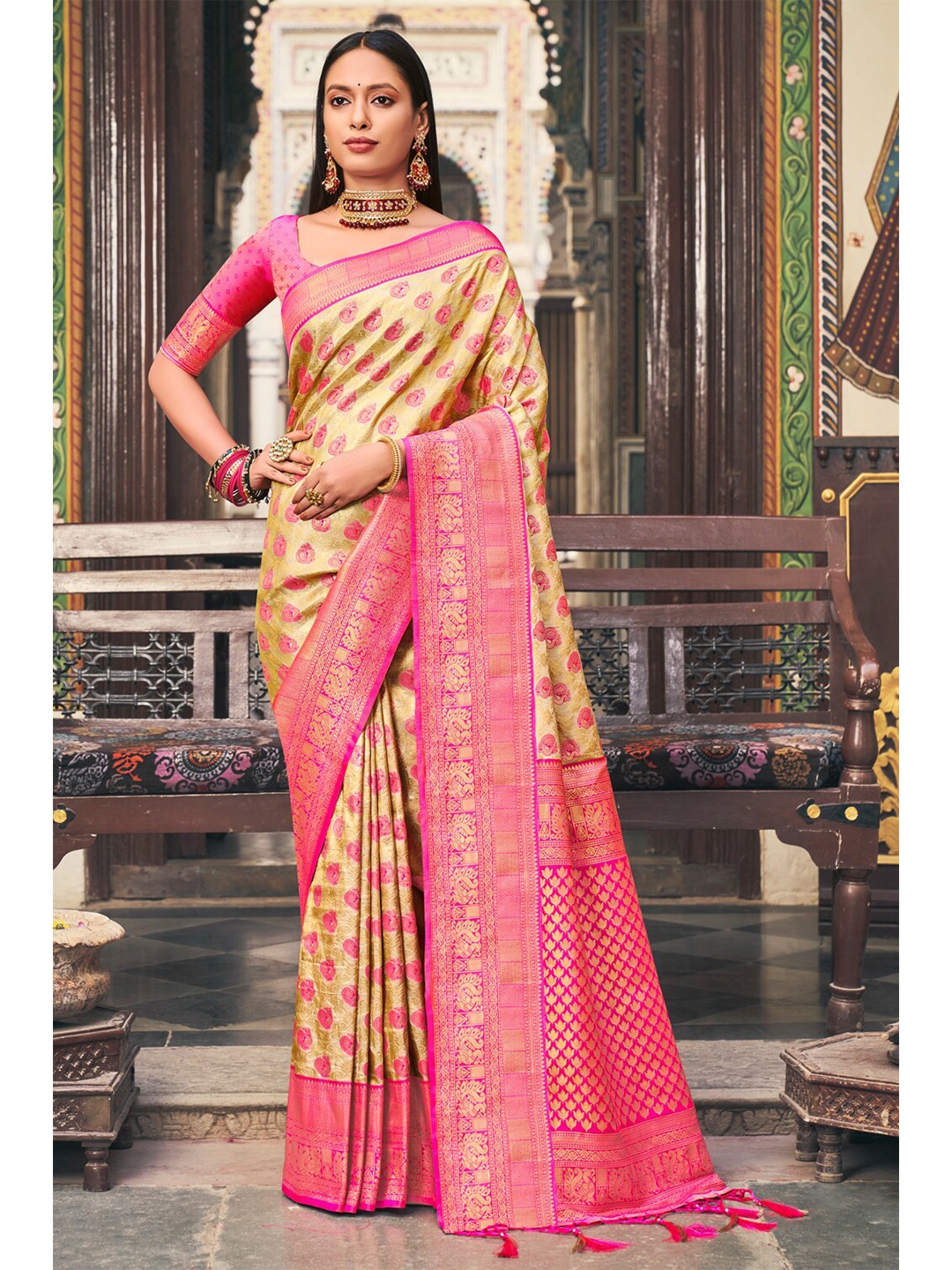

SANGAM PRINTS Cream-Coloured & Pink Woven Design Zari Pure Silk Banarasi Saree