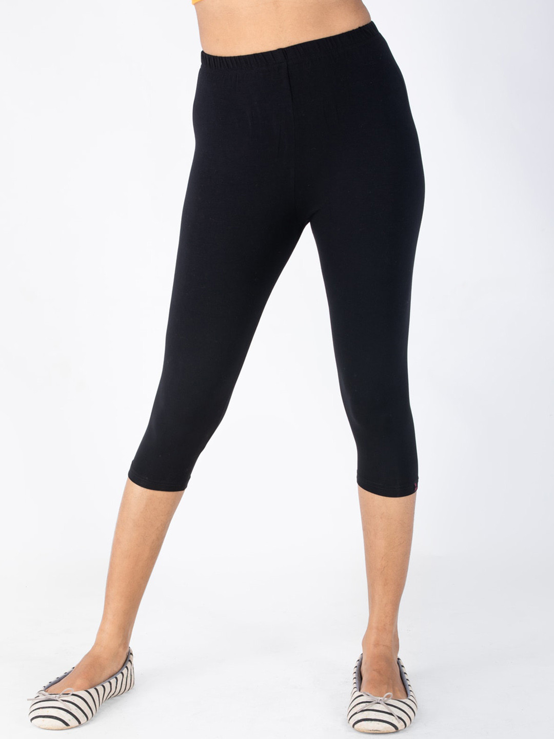 

indian flower Three-Fourth Length Capri Leggings, Black